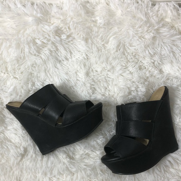 Black wedge heels - Picture 1 of 5